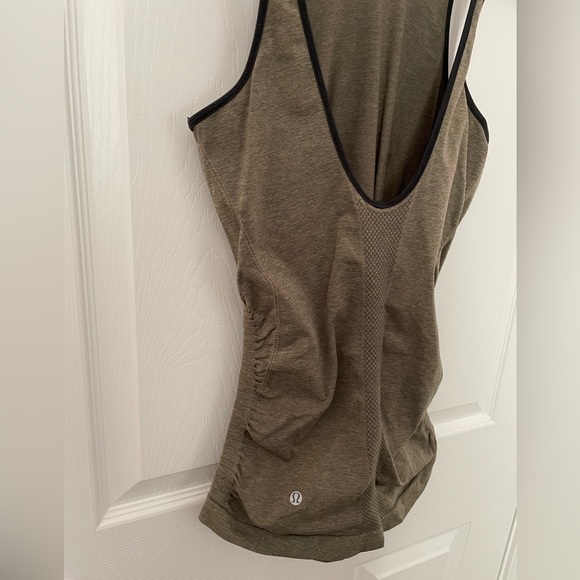 Lululemon In The Flow Tank - Picture 3 of 9